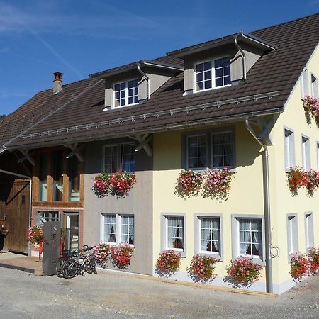 לינה וארוחת בוקר Turbenthal Gastehaus Zum Tulpenbaum מראה חיצוני תמונה
